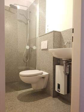 Bad 2 - 2 Zimmer Etagenwohnung in Wolfsburg