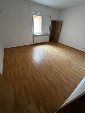 Durchgangszimmer.jpeg - 3 Zimmer Etagenwohnung in Naumburg (Saale)