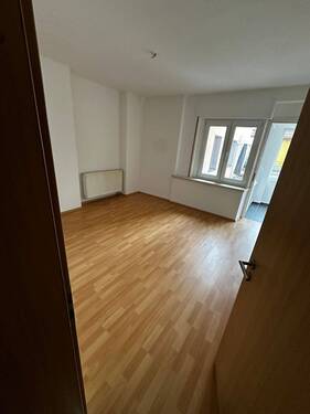 Wohnzimmer.jpeg - Etagenwohnung mit 72,00 m&sup2; in Naumburg (Saale) zur Miete