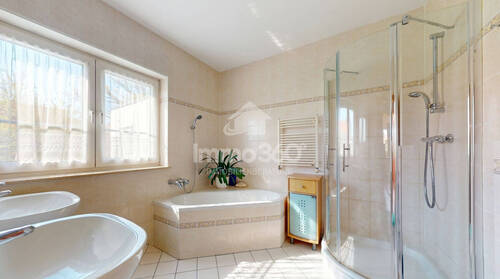 Bad + Badewanne & Dusche - 