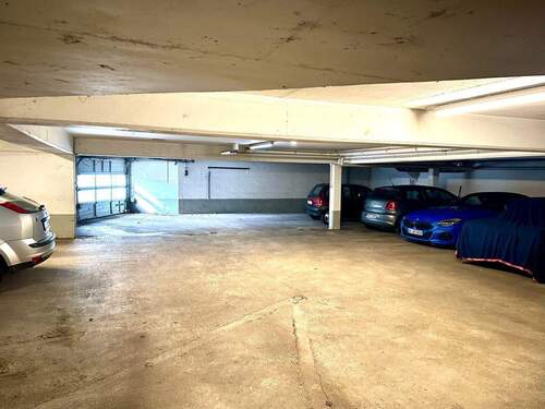 Große Tiefgarage - 