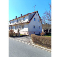 Großzügige Doppelhaushälfte mit 8 Zimmern, Doppelgarage und Garten in Friedenfels