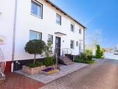 Ansicht vorne - Familienglück in Diepholz: Modernisiertes Reihenmittelhaus mit Garage, ausgebautem Dachstuhl und EBK