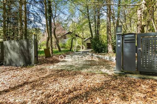 Tor Einfahrt - 5 Zimmer Einfamilienhaus zum Kaufen in Duggendorf / Girnitz