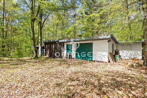 Doppelgarage mit Lagerhütte - 