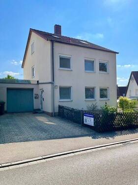 Außenansicht Vorderseite - 7 Zimmer Einfamilienhaus zum Kaufen in Wendelstein