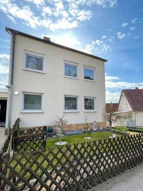 Außenansicht Vorderseite - 7 Zimmer Einfamilienhaus in Wendelstein