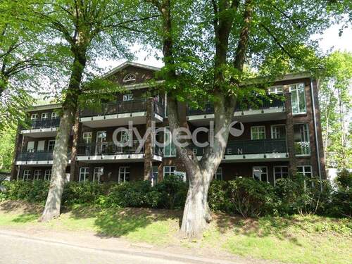 Haus Ansicht - Attraktive 4 Zimmer-Wohnung mit Carport in Innenstadtnähe