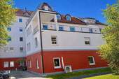 Hausansicht Eingangsseite - 6 Zimmer Etagenwohnung in Nürnberg