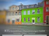 Straßenansicht - Zweifamilienhaus mit zusätzlichem Nachbarhaus - vielseitiges Entwicklungspotenzial (A1634)