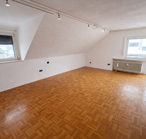 Attraktive Dachgeschosswohnung mit Südbalkon in Schwanstetten - OT Schwand