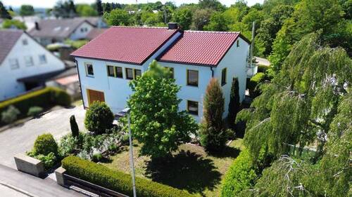 26008-JI-1 - Sofort frei! Das unterkellerte und sanierungsbedürftige Wohnhaus mit Garage am Ortsrand!
