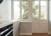 Blick von der Küche mit direktem Zugang zum Balkon. - 3 Zimmer Etagenwohnung in Potsdam