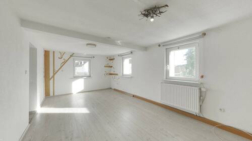 Wohnzimmer - Einfamilienhaus mit 140,00 m² in Bischbrunn zum Kaufen