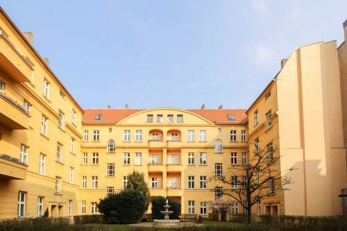 Innenhof und Hinterhaus - 