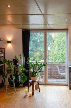 Wo-Zi. mit Blick auf Balkon - 