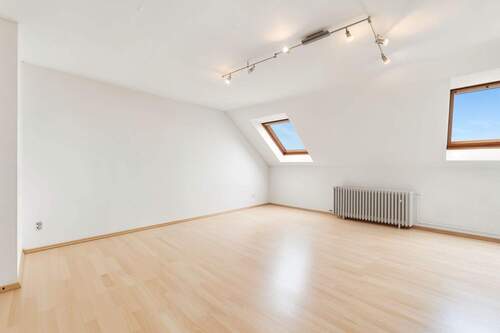 Dachgeschoss (aufgeräumt mit KI) - 