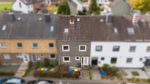 Vorderansicht - Willkommen zu Hause: Charmantes Reihenhaus mit Garten und Garage in Pulheim