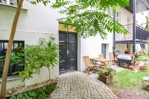 10. Eingang zum Seitenflügel - 