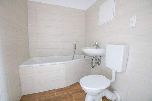 Bad - Etagenwohnung mit 46,60 m&sup2; in Halle (Saale) zur Miete