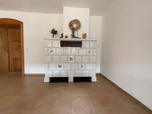 Rückseite Grundofen im Wohnzimmer - 