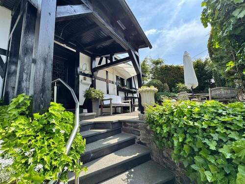  Zugang zum Haus mit großer Terrasse - 