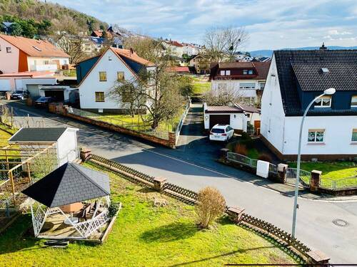 Seitlicher Gartenblick - 