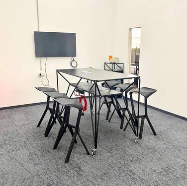 Meetigraum mit TFT und beschreibbarer Wand - 