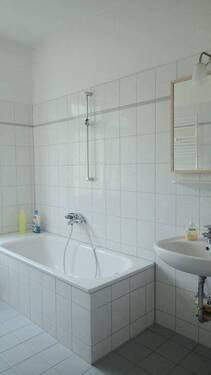Bad - Etagenwohnung mit 90,00 m&sup2; in München zur Miete