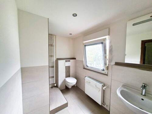 Neuwertiges Duschbad Dachgeschoss - 