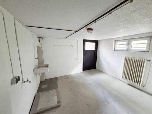 Waschkeller mit Zugang zum Garten - 