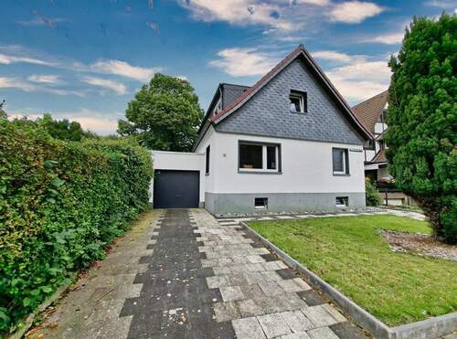 Garage und PKW Stellplatz - Einfamilienhaus mit 133,00 m² in Köln / Longerich zum Kaufen