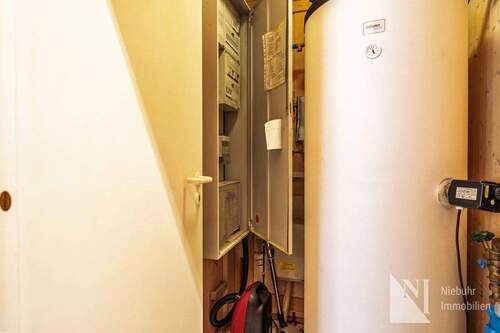 Technikraum mit Warm-Wasserspeicher - 