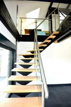 22 Treppe ins OG - 