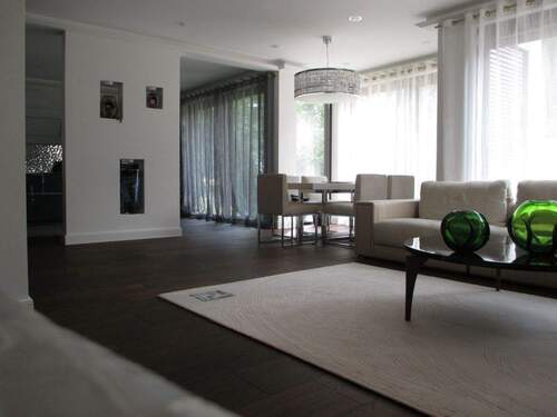 Wohnbereich, Blick zur Küche (Austattung vor Vermietung) - 