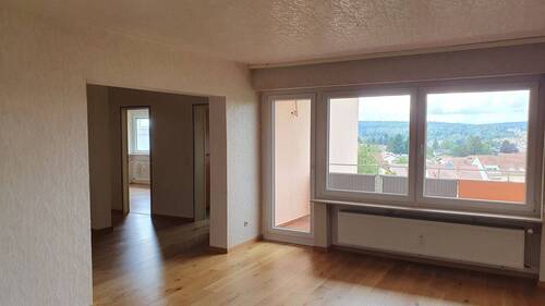 Wohnzimmer Blick Flur - 3 Zimmer Etagenwohnung zur Miete in Dudweiler