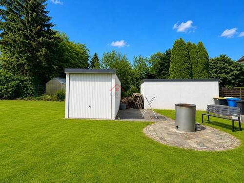 Garage auf dem Grundstück - 