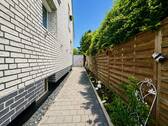 Weg zum Hauseingang - 