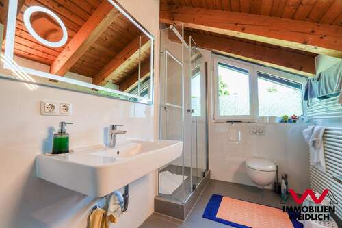 Bad im Dachgeschoss - 