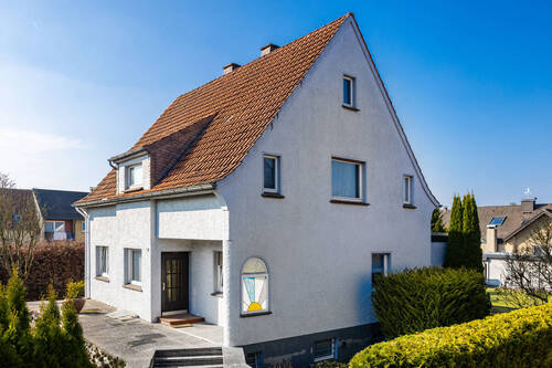 Titelbild - Familienfreundlich in guter Wohnlage! Zweifamilienhaus mit Potenzial