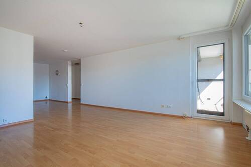 Wohnzimmer - 4 Zimmer Etagenwohnung zur Miete in Küssaberg