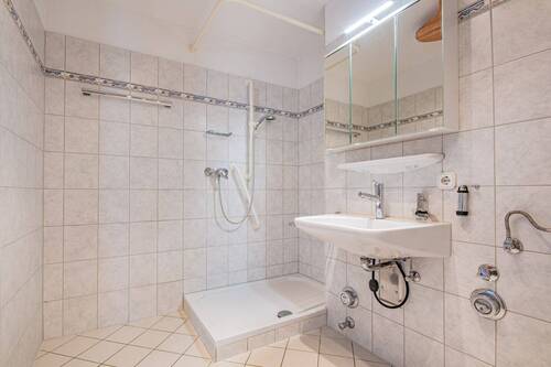Badezimmer - Etagenwohnung mit 97,00 m&sup2; in Küssaberg zur Miete