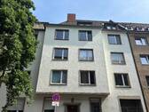 Frontansicht - Zentral, ruhig und grün! 3-Zimmer Wohnung mit zwei Balkonen!