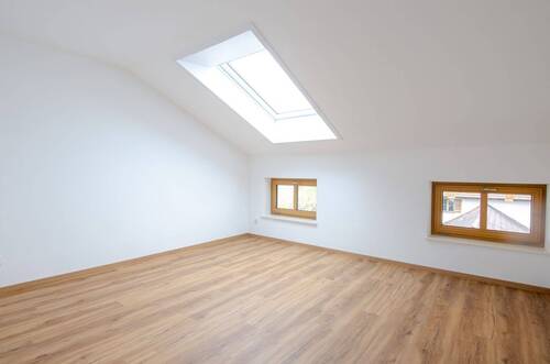 Wohnzimmer Ansicht 1 - 4 Zimmer Etagenwohnung zur Miete in Frauenneuharting