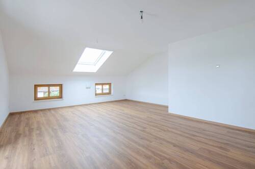 Wohnzimmer Ansicht 2 - 4 Zimmer Etagenwohnung in Frauenneuharting