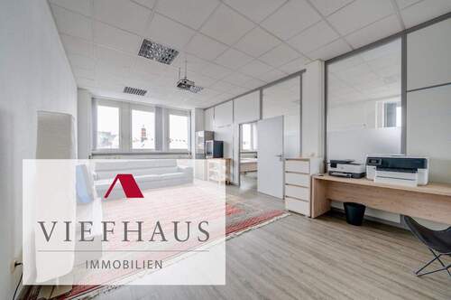 Viefhaus Immobilien Würzburg - Ab sofort: Helle Bürofläche mit 4 Einzelbüros und Pkw-Stellplätzen in verkehrsgünstiger Lage von Würzburg