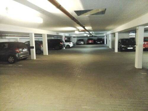 großzügige Tiefgarage - 