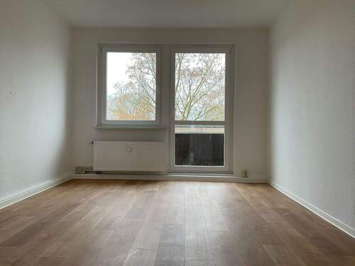 Wohnzimmer - 2 Zimmer Etagenwohnung in Bad Lauchstädt