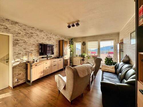 Wohnzimmer - 4 Zimmer Etagenwohnung zum Kaufen in Minden