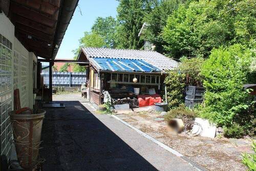 Blick auf das Gartenhäuschen.JPG - 